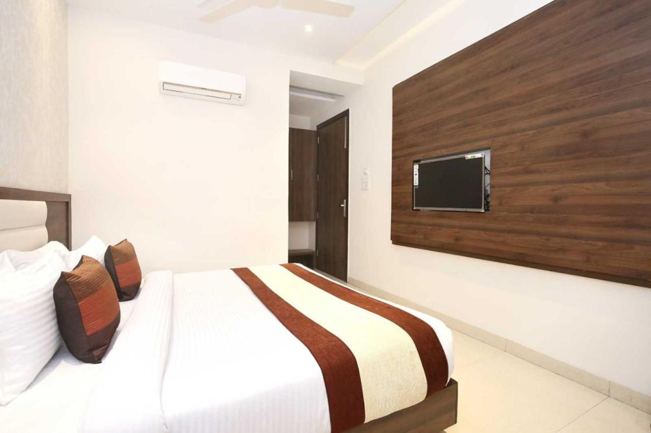 Hotel O Grand Star Amritsar Buitenkant foto