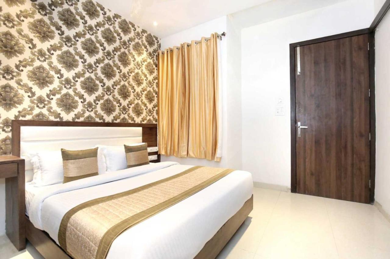 Hotel O Grand Star Amritsar Buitenkant foto