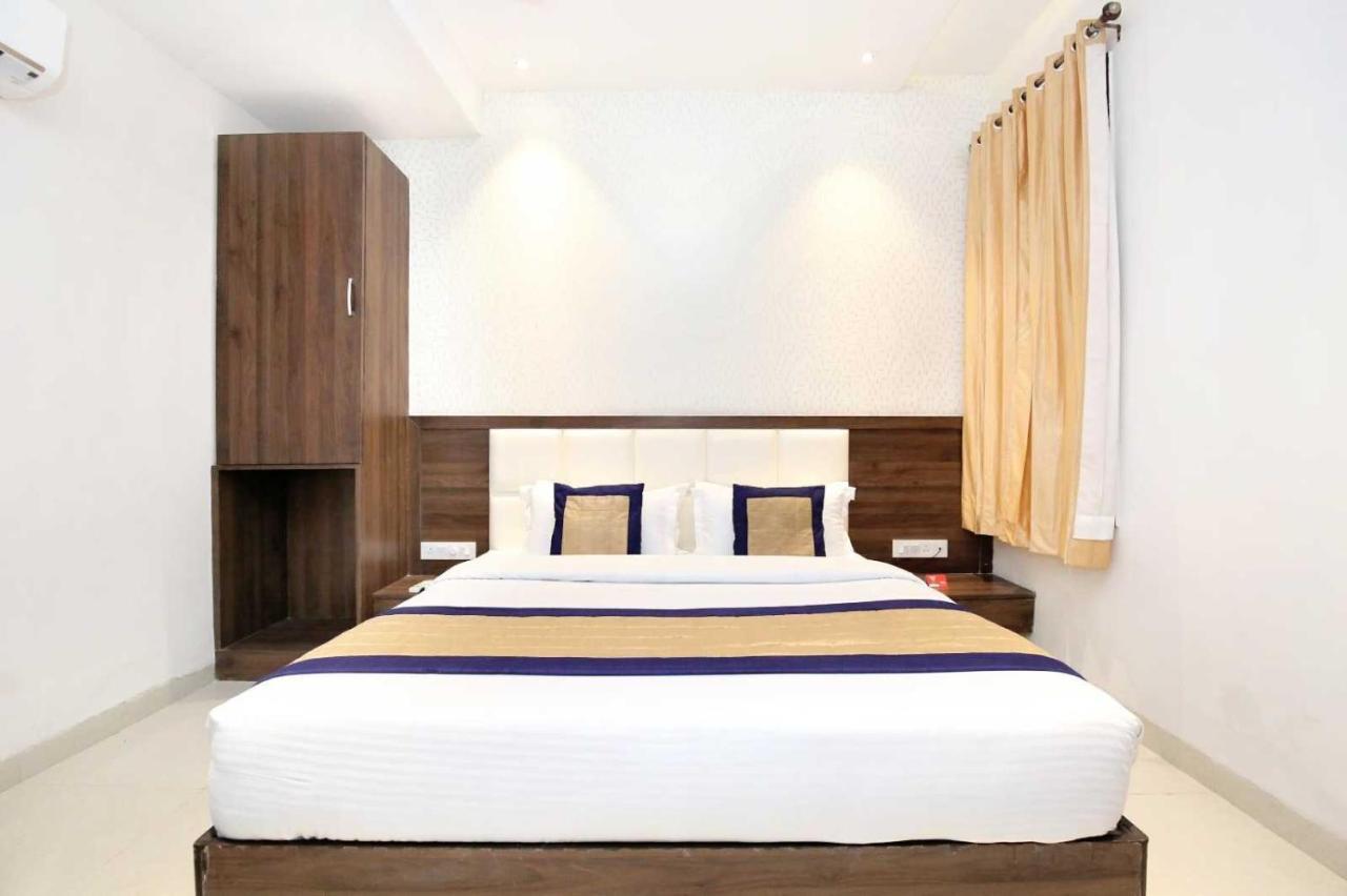 Hotel O Grand Star Amritsar Buitenkant foto