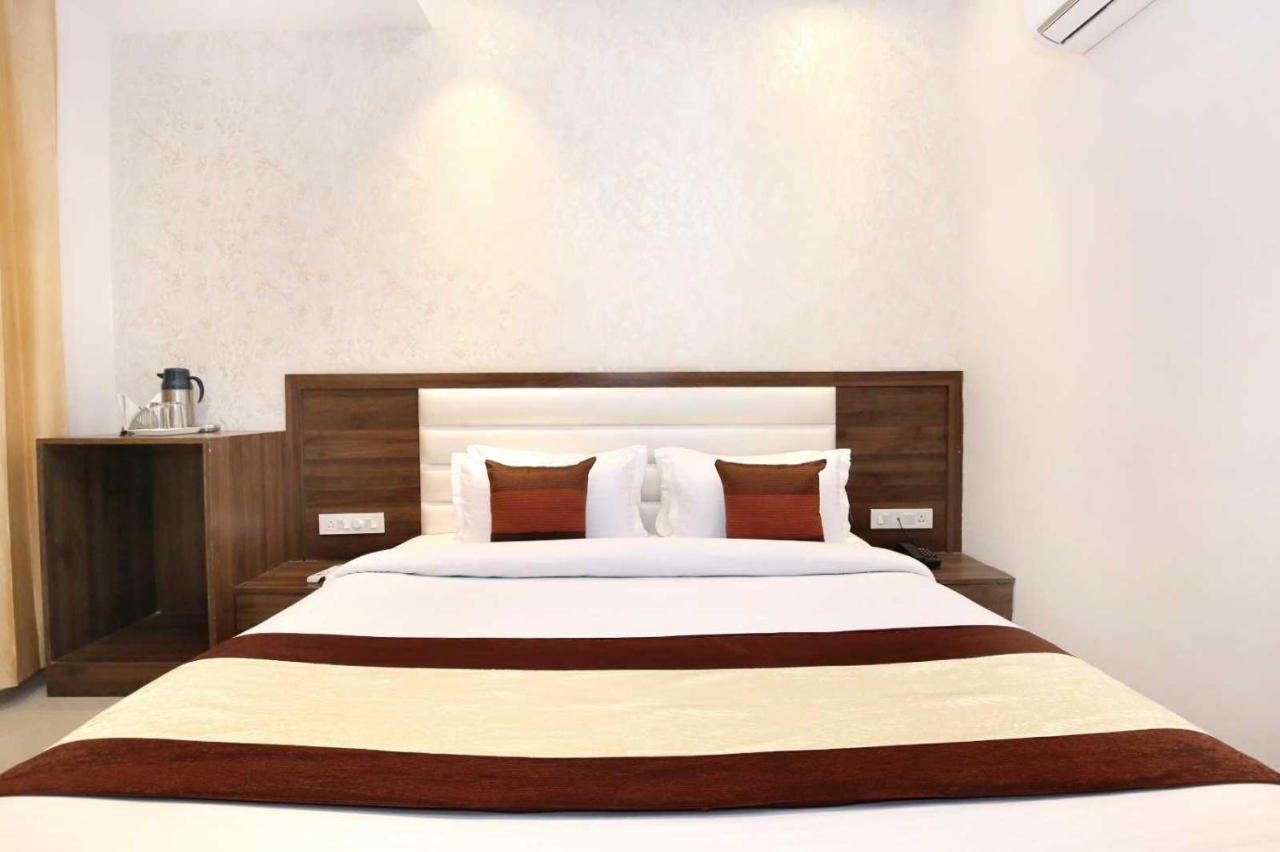 Hotel O Grand Star Amritsar Buitenkant foto