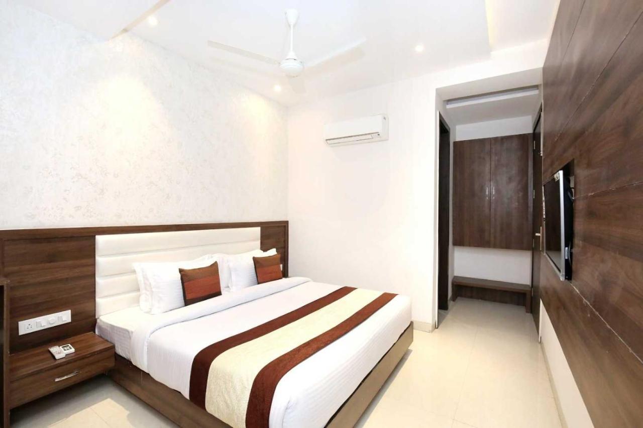 Hotel O Grand Star Amritsar Buitenkant foto