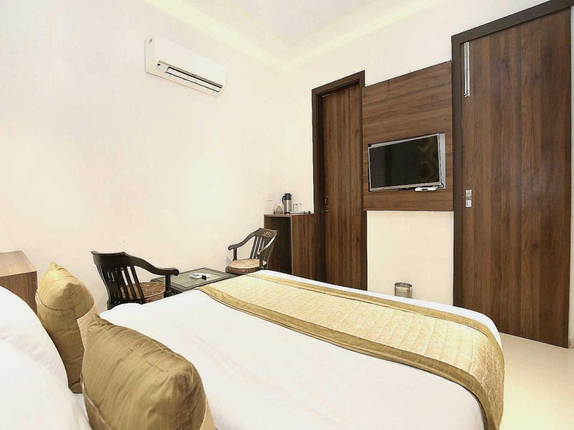 Hotel O Grand Star Amritsar Buitenkant foto
