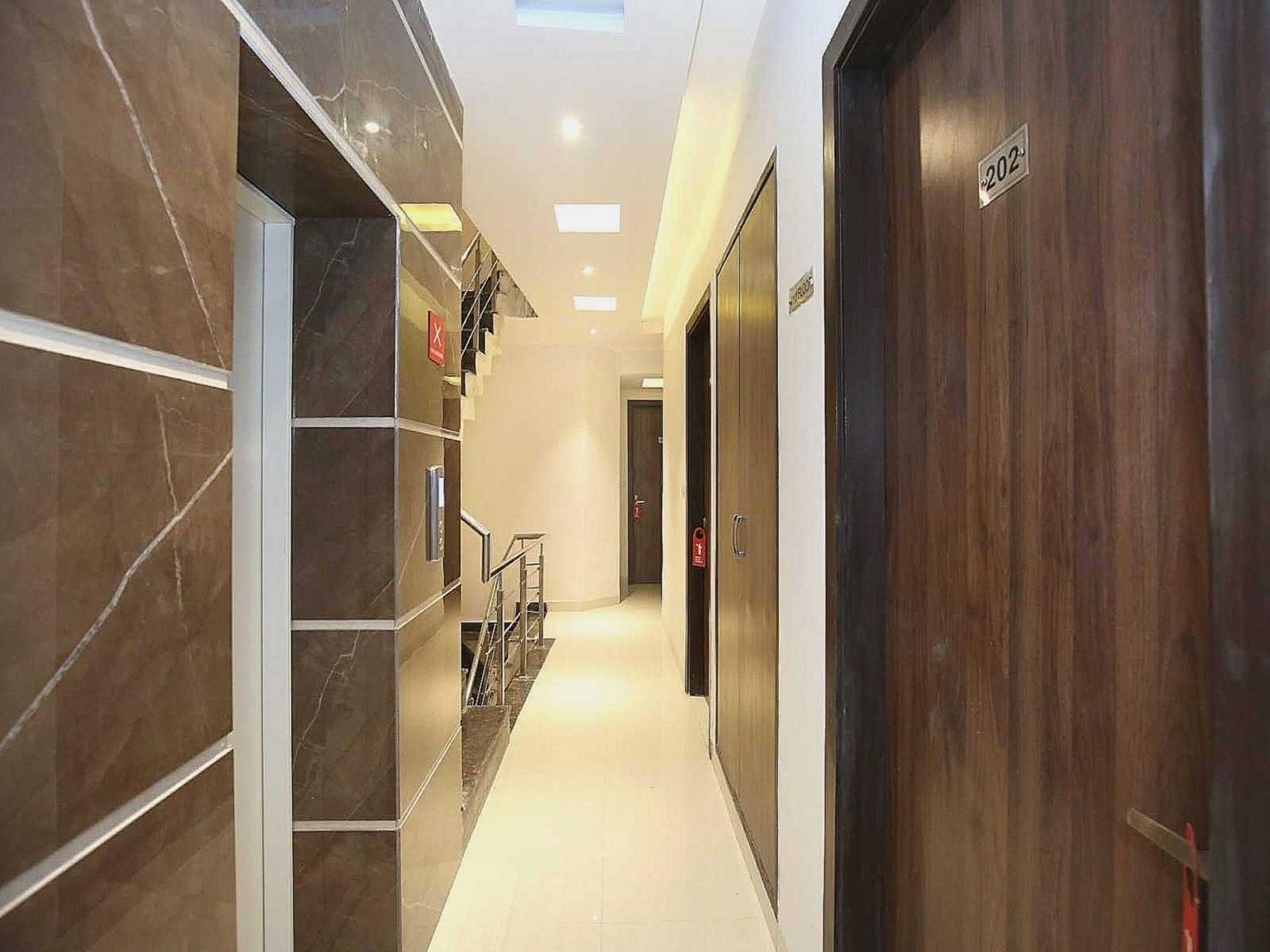Hotel O Grand Star Amritsar Buitenkant foto