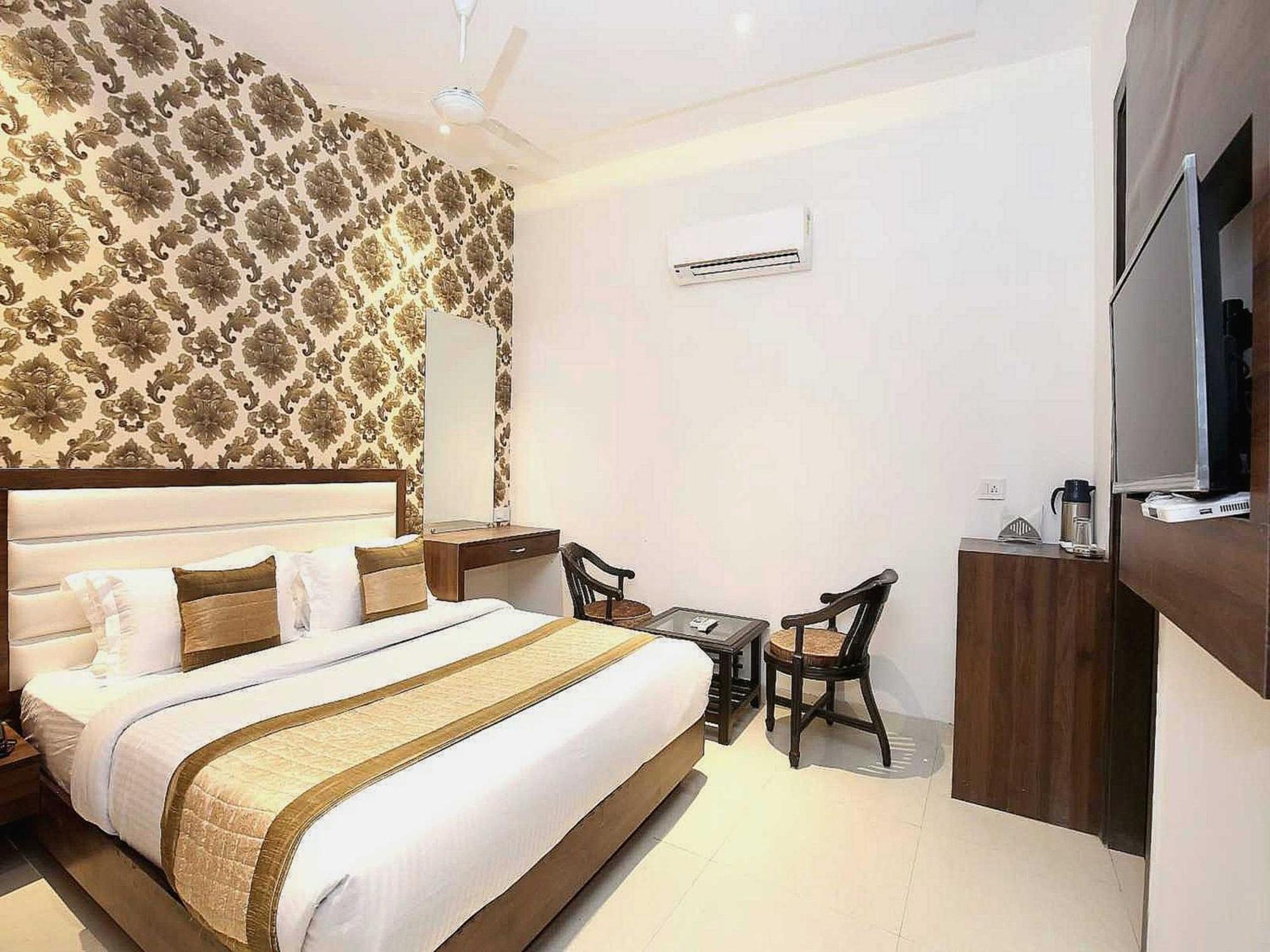 Hotel O Grand Star Amritsar Buitenkant foto